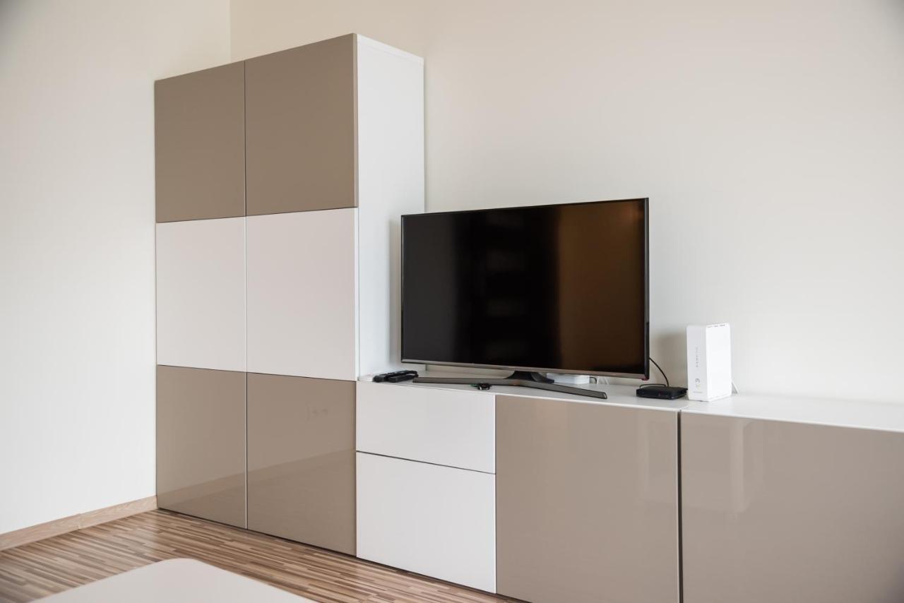 Metro Kondratowicza Spacious Apartment Варшава Экстерьер фото