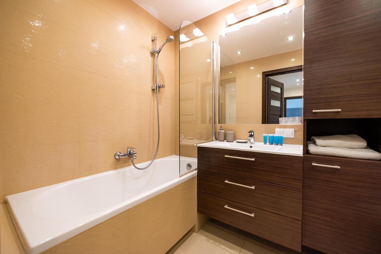 Metro Kondratowicza Spacious Apartment Варшава Экстерьер фото