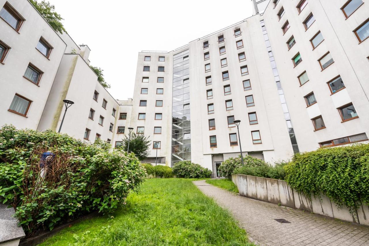 Metro Kondratowicza Spacious Apartment Варшава Экстерьер фото